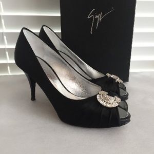 Giuseppe Zanotti - Black satin peep-toe pumps US 7 | IT 37